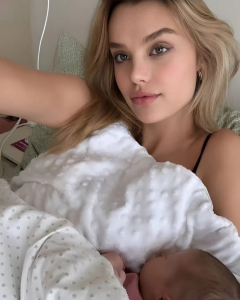 The most beautiful Miss World gives birth