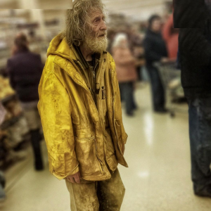I Disguised Myself as Homeless and Walked Into a Huge Supermarket to Choose My Heir