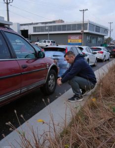 I Helped an Elderly Couple with a Flat Tire on the Highway – a Week Later, My Life Completely Changed