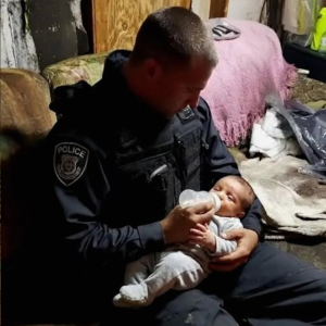 I helped a starving newborn found beside an unconscious woman — years later, he honored me with a medal on stage