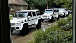 Old Woman Begged for Food Outside the Supermarket, so I Bought Her Pizza and Tea – The Next Day, Three White SUVs Pulled up to My House