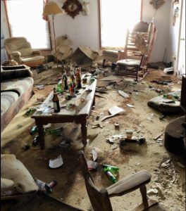 My Kids and I Went to the Beach House I Inherited from Grandma and Found It Trashed – A Day Later, Karma Stepped In