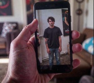 I Gave $4 to a Tired Mom at the Gas Station – A Week Later, an Envelope Arrived for Me at Work