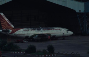 मिल गया! 13 साल से लापता “बोइंग 737” आखिर एयरपोर्ट के बीचों-बीच खड़ा मिला